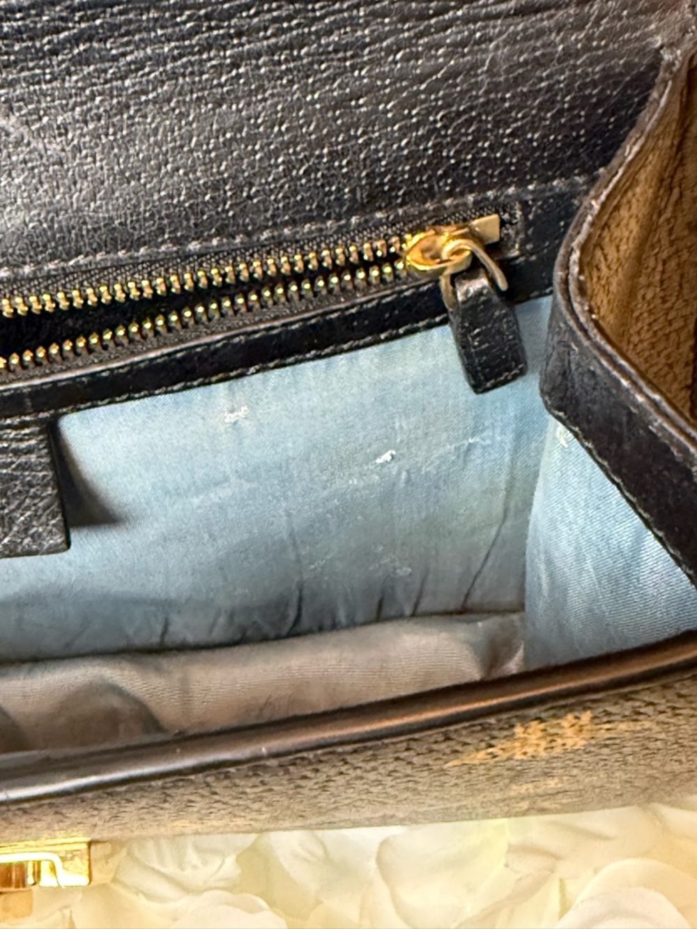 Gucci Sylvie Black Bee Crossbody Bag Authentic - Picture 13 of 16